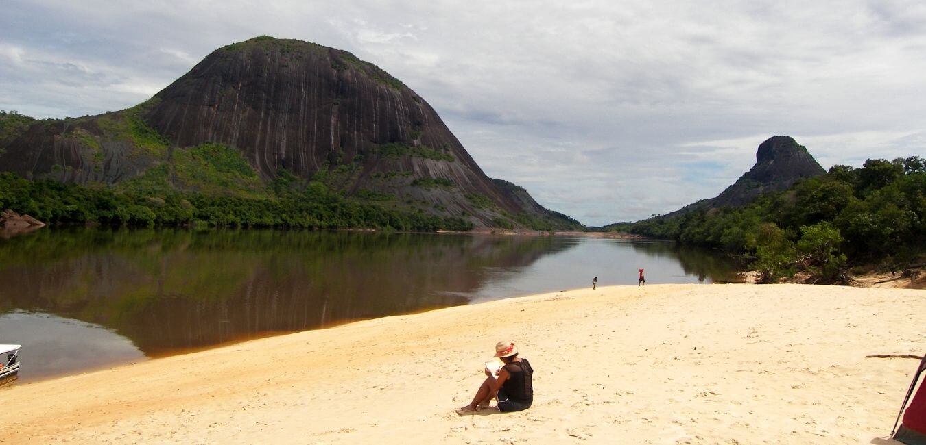 Crónica a los Cerros de Mavecure