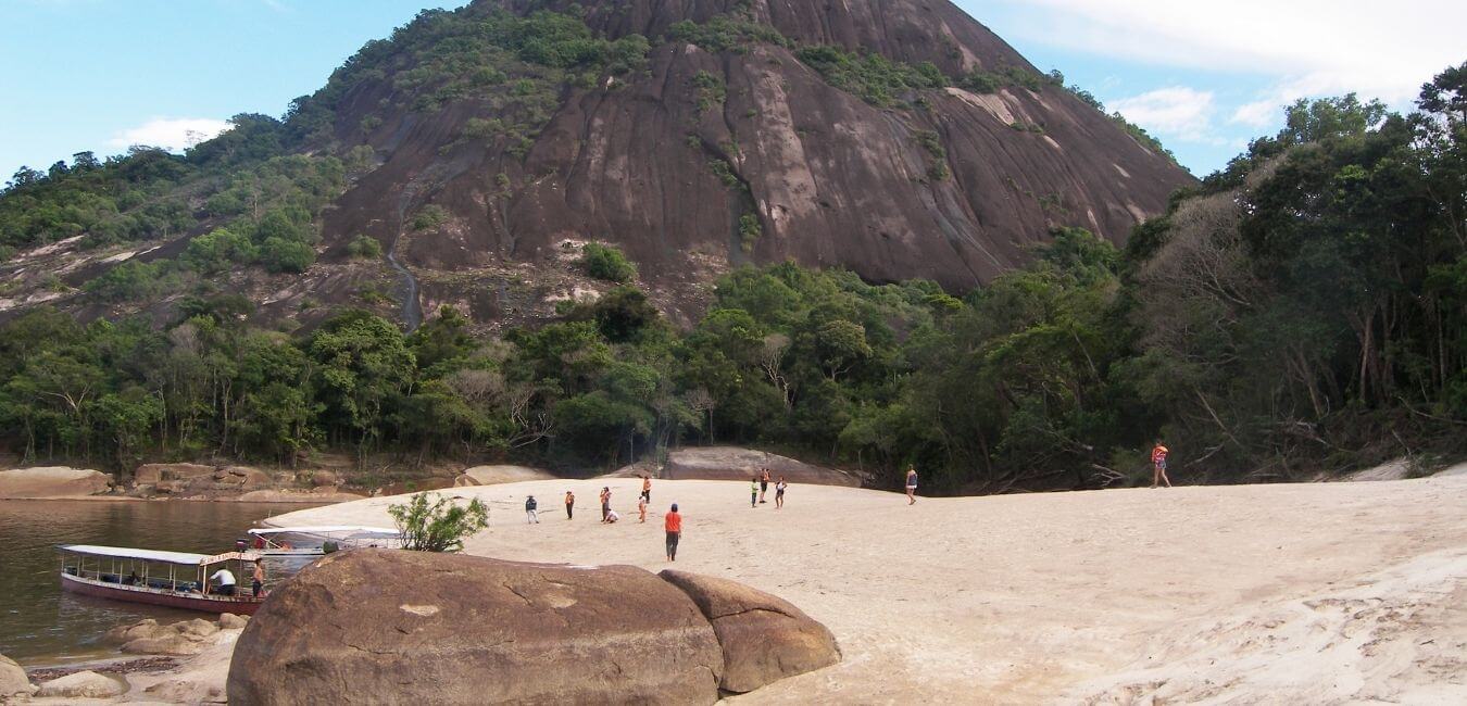 Crónica a los Cerros de Mavecure
