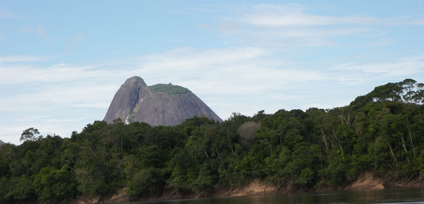 Crónica a los Cerros de Mavecure