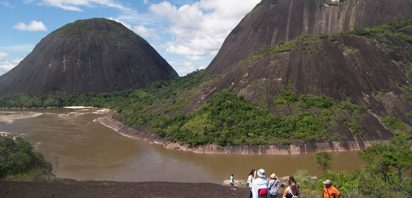 Crónica a los Cerros de Mavecure