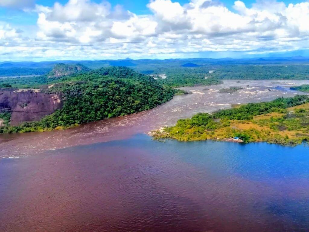 Los Cerros de Mavecure y Tuparro