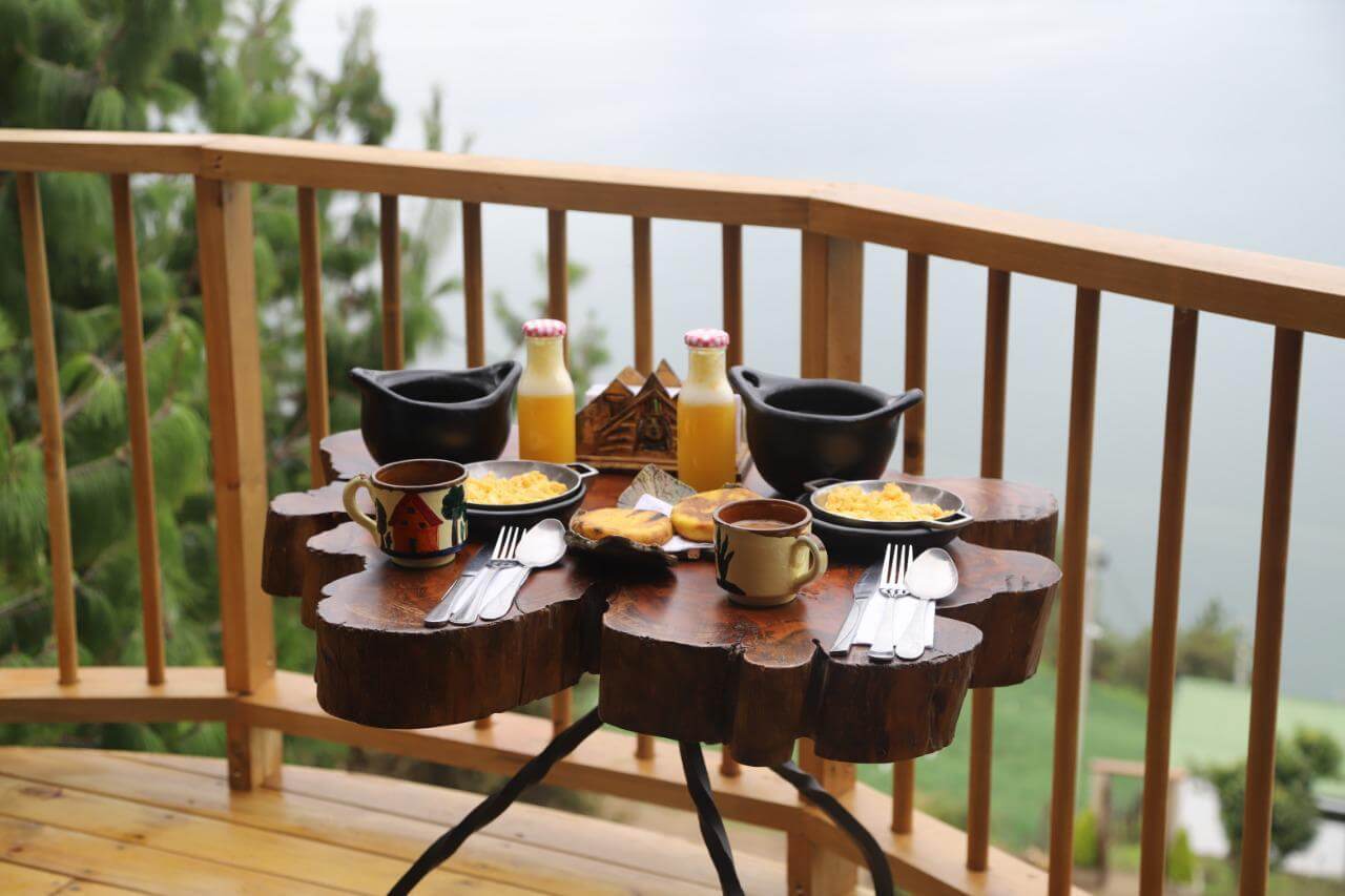 Cabañas en la Laguna de Tota